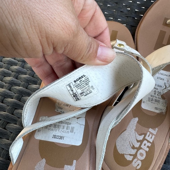 Sorel White Minimalist Sandals with Toe Loop Sz 9 - Picture 3 of 5